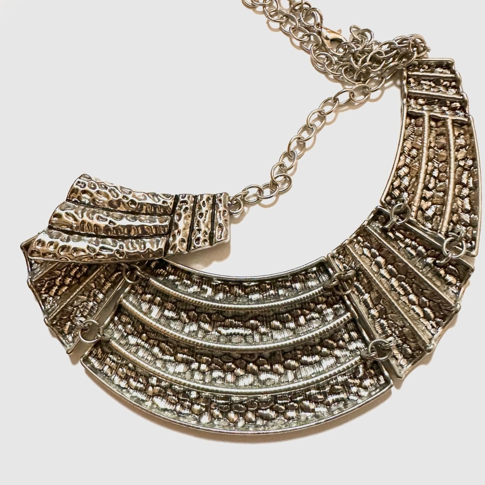 Chic Silver Hammered Necklace - image 2